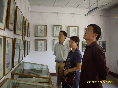 开展革命传统教育，全体教工党员参观邓宝珊故居